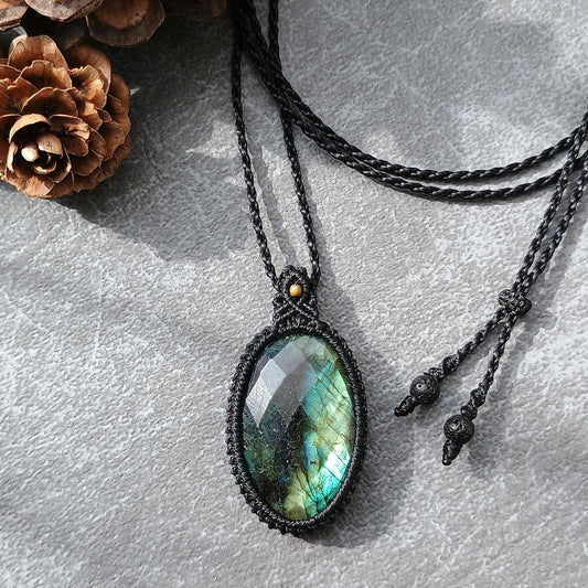 Labradorite Macrame Necklace | Pendant size approx 4.3 cm