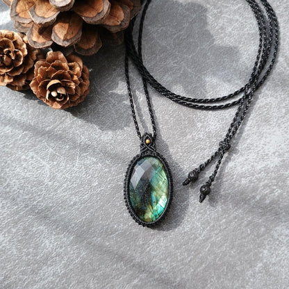 Labradorite Macrame Necklace | Pendant size approx 4.3 cm