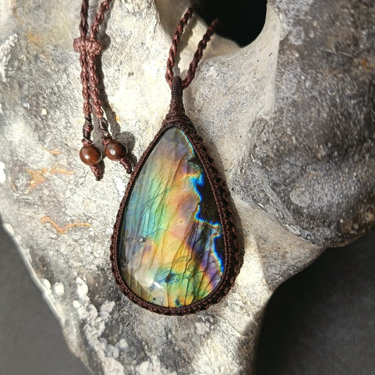 Labradorite Macrame Necklace | Pendant size approx 6.8 cm