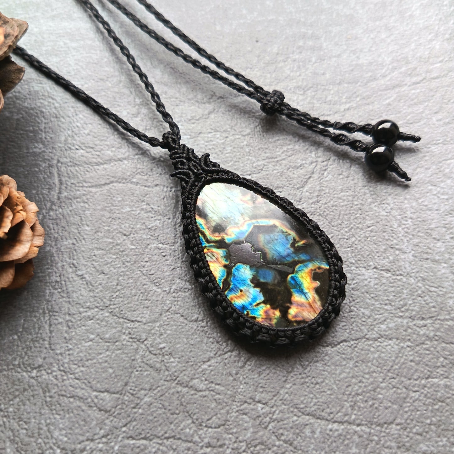 Spectrolite Labradorite Macrame Necklacen | Pendant size approx 5.5 cm