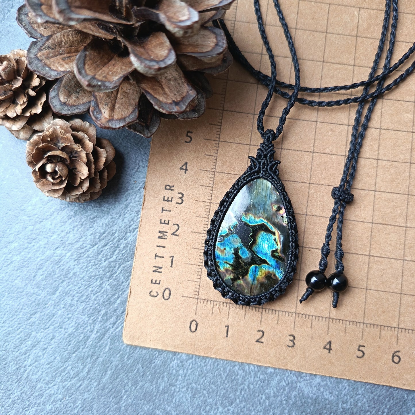 Spectrolite Labradorite Macrame Necklacen | Pendant size approx 5.5 cm