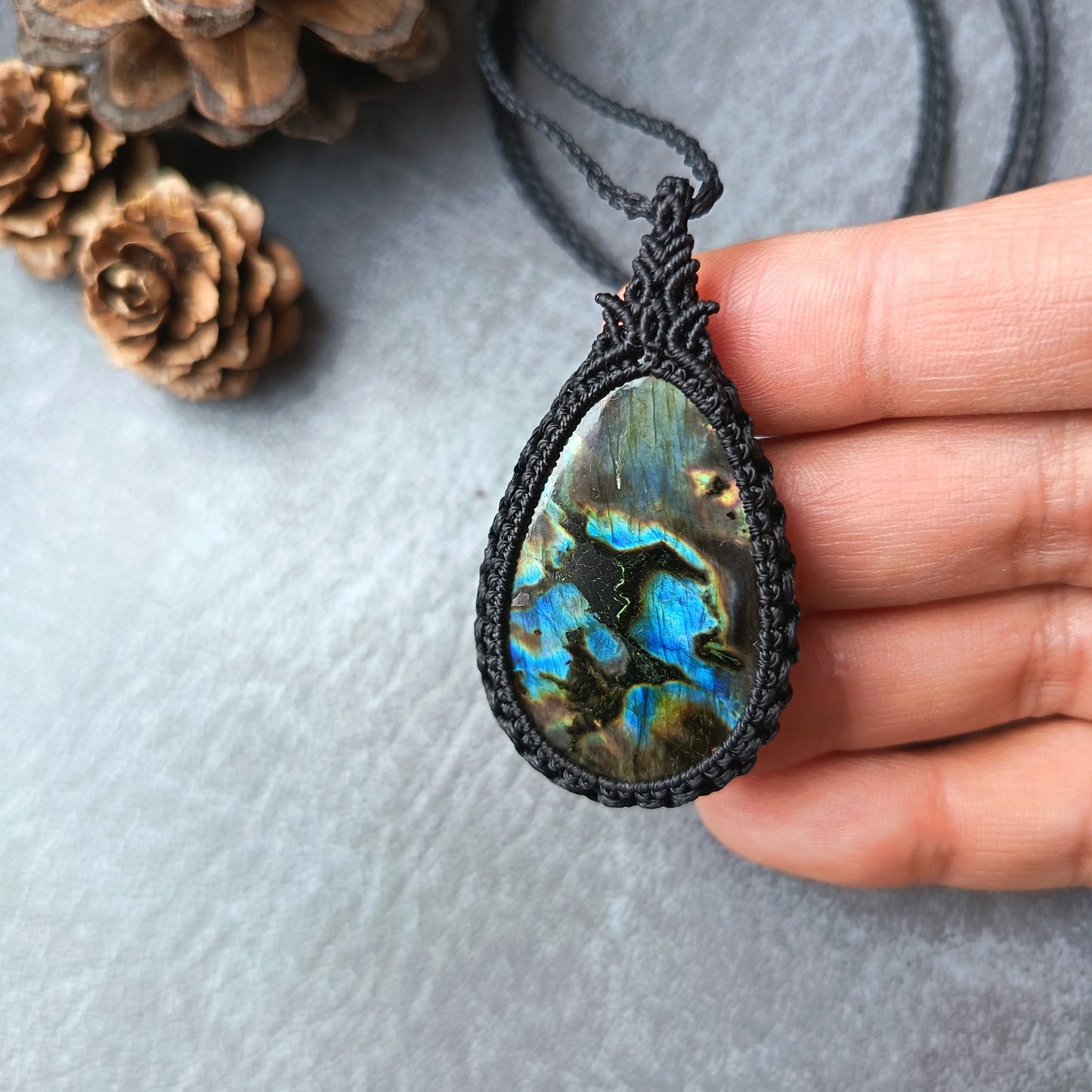 Spectrolite Labradorite Macrame Necklacen | Pendant size approx 5.5 cm