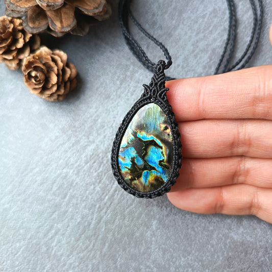 Spectrolite Labradorite Macrame Necklace | Pendant size approx 5.5 cm