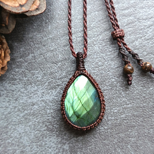 Labradorite Macrame Necklace | Pendant size approx 3.5 cm