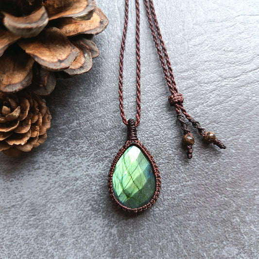 Labradorite Macrame Necklace | Pendant size approx 3.5 cm - SOLD