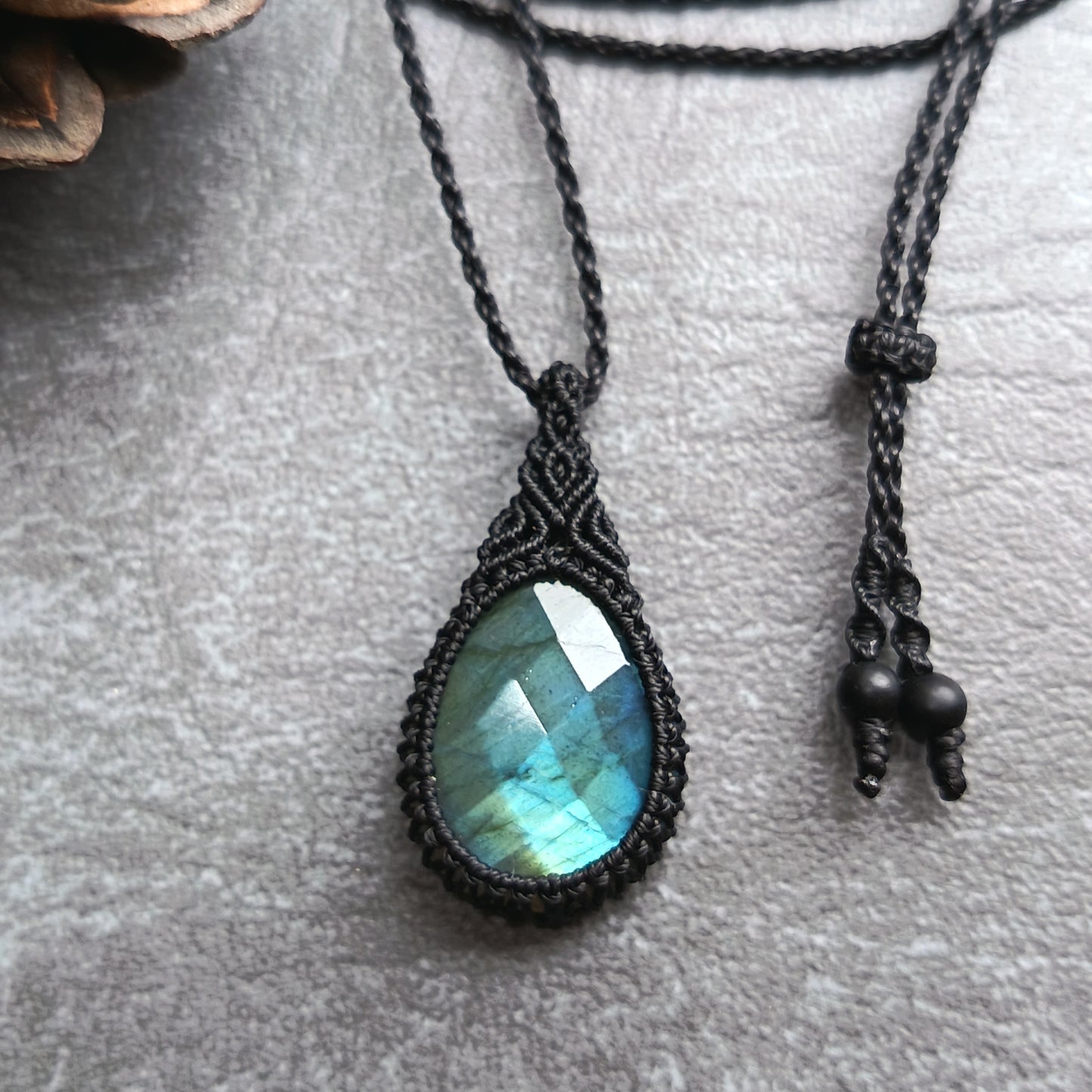 Labradorite Macrame Necklace | Pendant size approx 3.9 cm