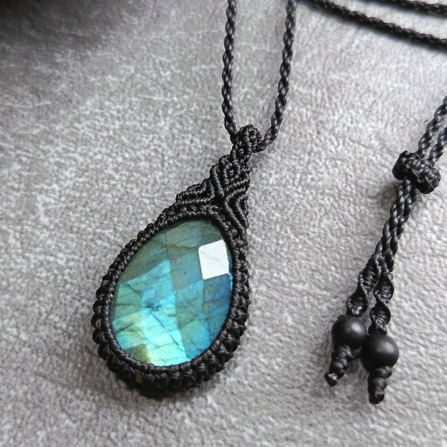 Labradorite Macrame Necklace | Pendant size approx 3.9 cm