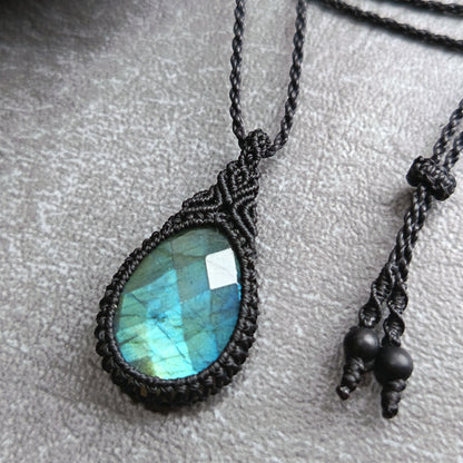 Labradorite Macrame Necklace | Pendant size approx 3.9 cm