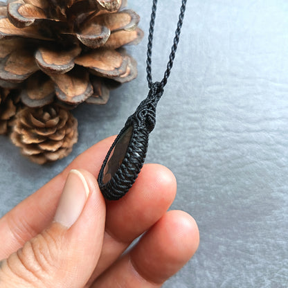 Labradorite Macrame Necklace | Pendant size approx 3.9 cm