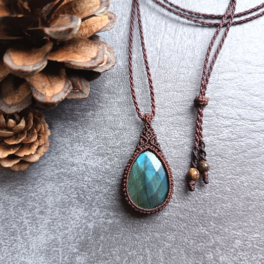 Labradorite Macrame Necklace | Pendant size approx 3.8 cm