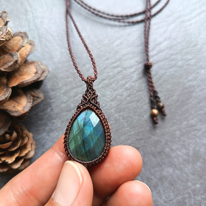 Labradorite Macrame Necklace | Pendant size approx 3.8 cm