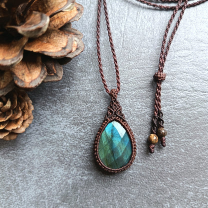 Labradorite Macrame Necklace | Pendant size approx 3.8 cm