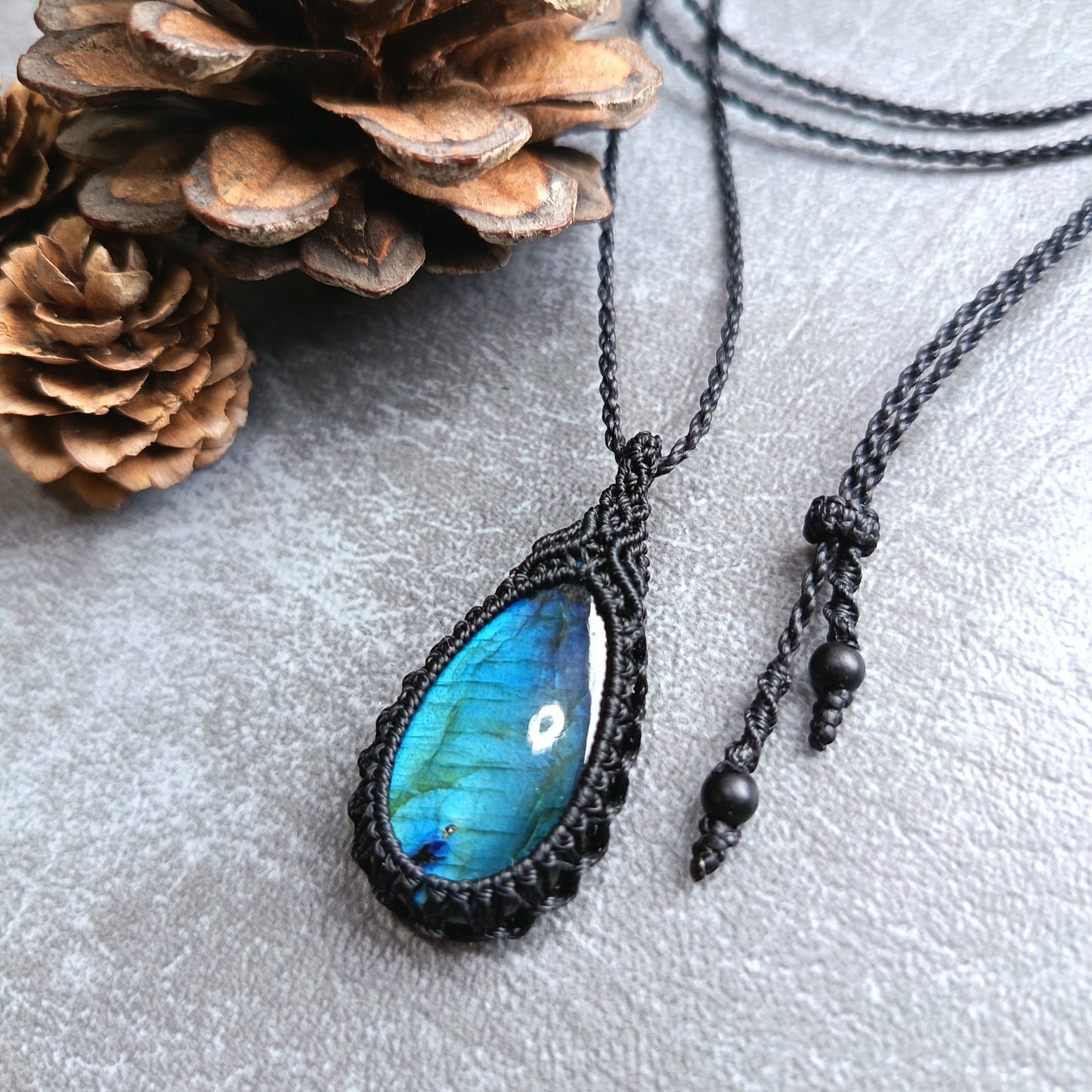 Labradorite Macrame Necklace | Pendant size approx 4.3 cm - SOLD