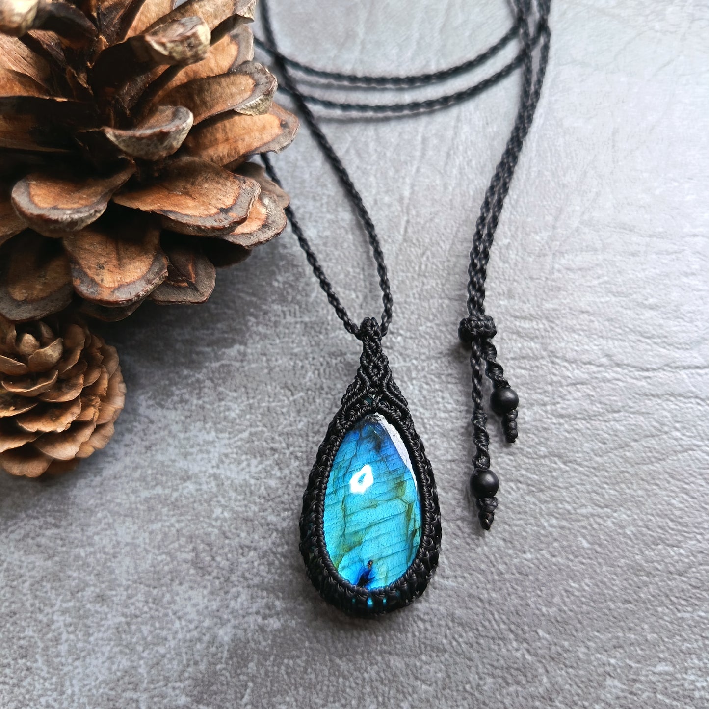 Labradorite Macrame Necklace | Pendant size approx 4.3 cm - SOLD