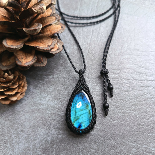 Labradorite Macrame Necklace | Pendant size approx 4.3 cm - SOLD