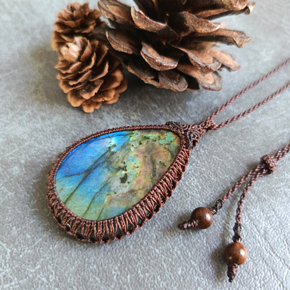 Labradorite Macrame Necklace | Pendant size approx 6.2 cm