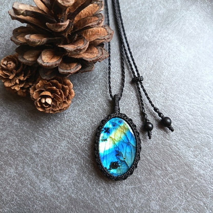 Labradorite Macrame Necklace | Pendant size approx 5.2 cm