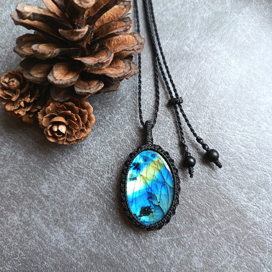 Labradorite Macrame Necklace | Pendant size approx 5.2 cm