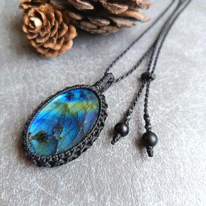 Labradorite Macrame Necklace | Pendant size approx 5.2 cm