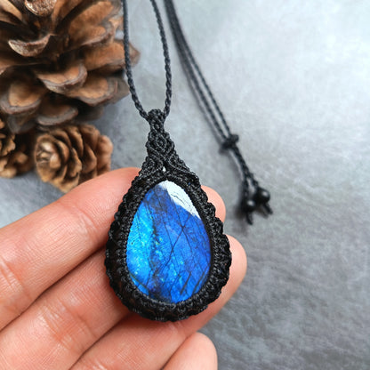 Labradorite Macrame Necklace | Pendant size approx 5.2 cm