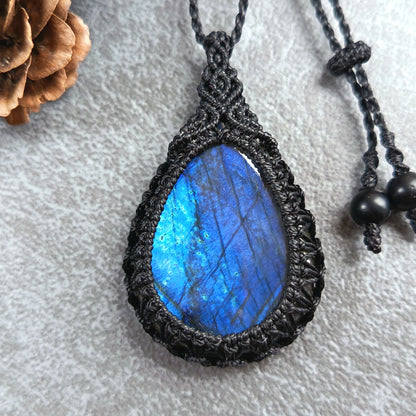 Labradorite Macrame Necklace | Pendant size approx 5.2 cm