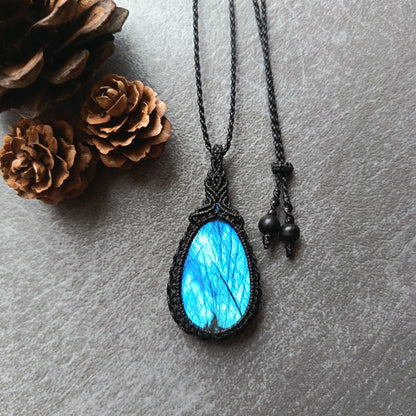 Labradorite Macrame Necklace | Pendant size approx 5.7 cm