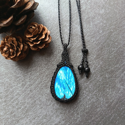 Labradorite Macrame Necklace | Pendant size approx 5.7 cm