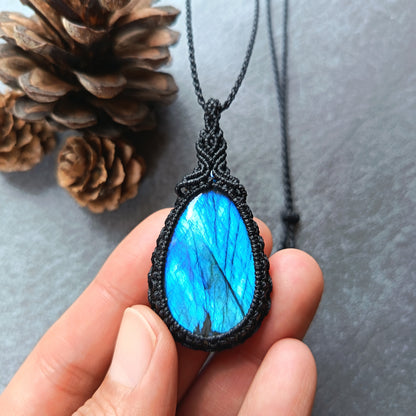 Labradorite Macrame Necklace | Pendant size approx 5.7 cm