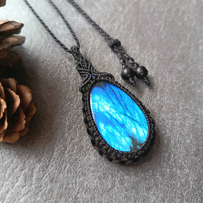 Labradorite Macrame Necklace | Pendant size approx 5.7 cm