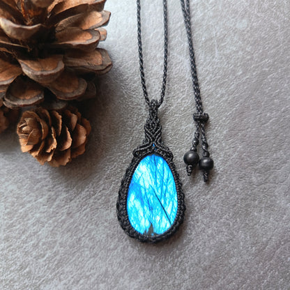 Labradorite Macrame Necklace | Pendant size approx 5.7 cm