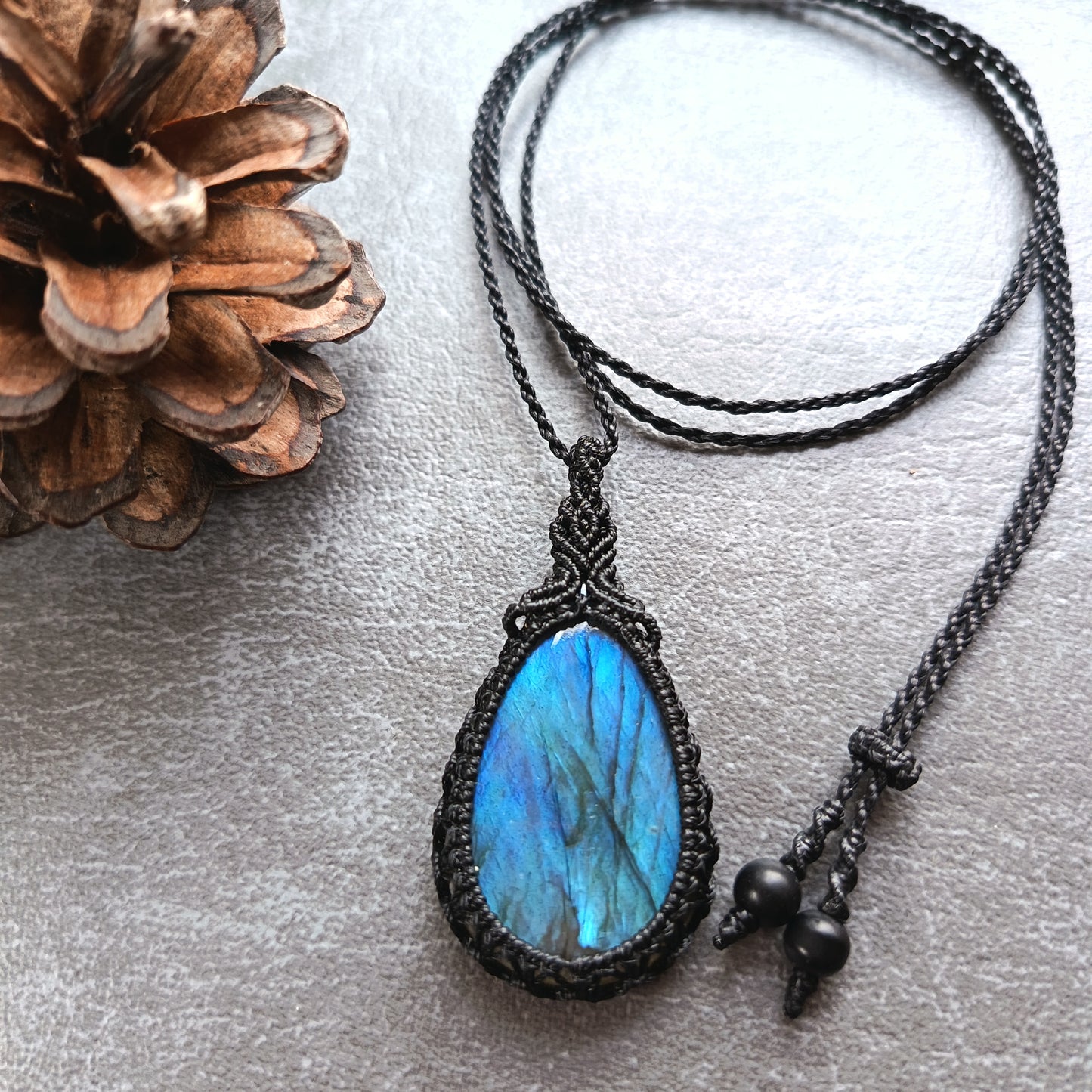 Labradorite Macrame Necklace | Pendant size approx 5.7 cm