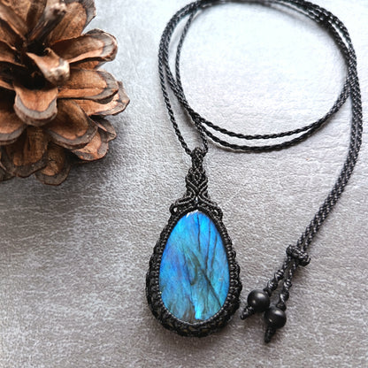 Labradorite Macrame Necklace | Pendant size approx 5.7 cm