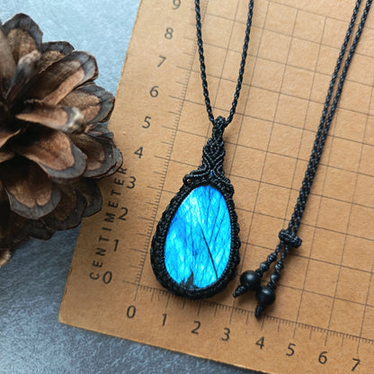 Labradorite Macrame Necklace | Pendant size approx 5.7 cm