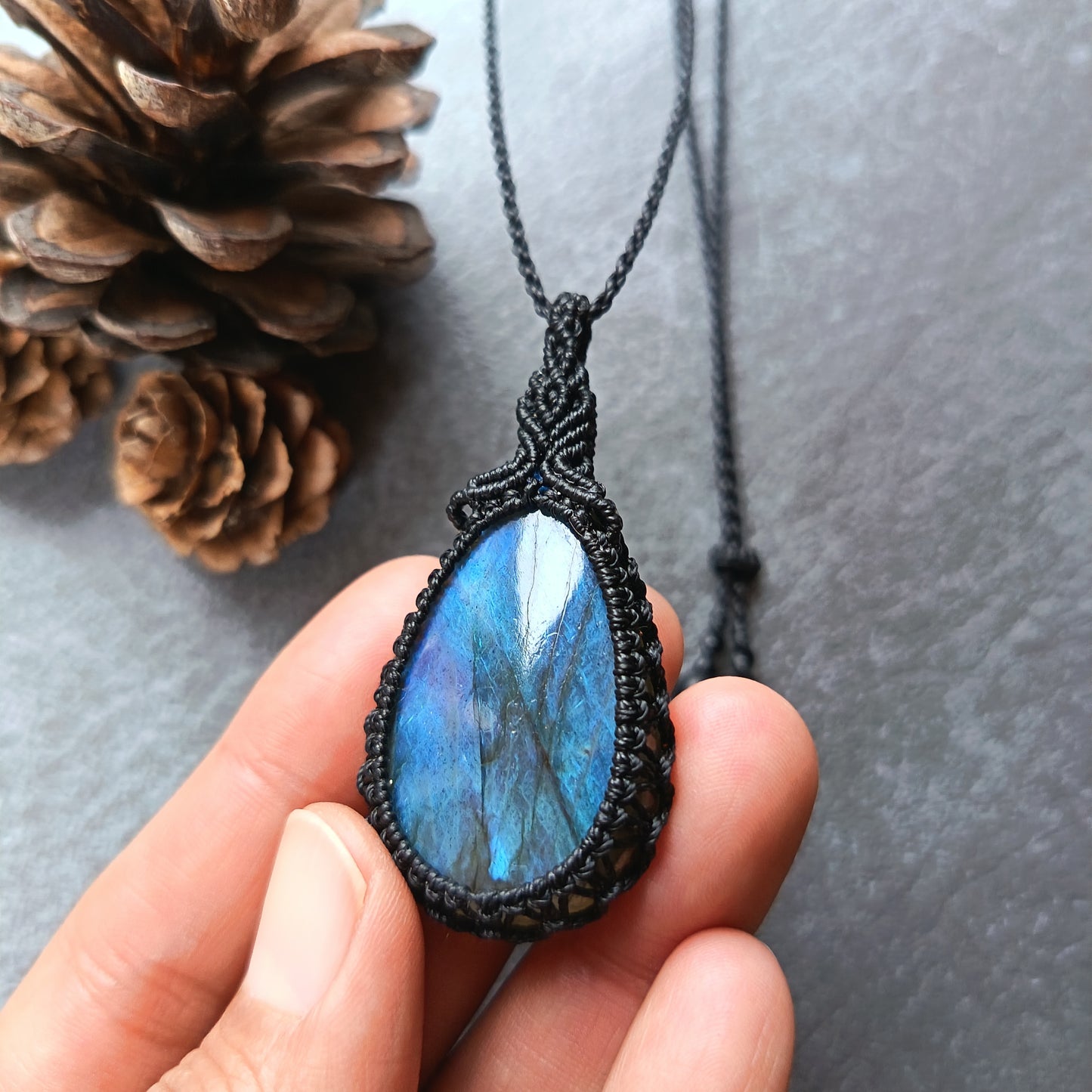 Labradorite Macrame Necklace | Pendant size approx 5.7 cm