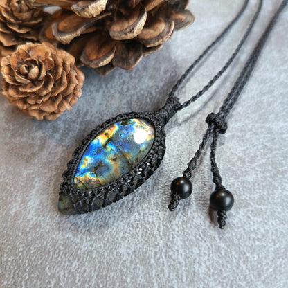 Labradorite Macrame Necklace | Pendant size approx 5 cm