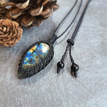 Labradorite Macrame Necklace | Pendant size approx 5 cm