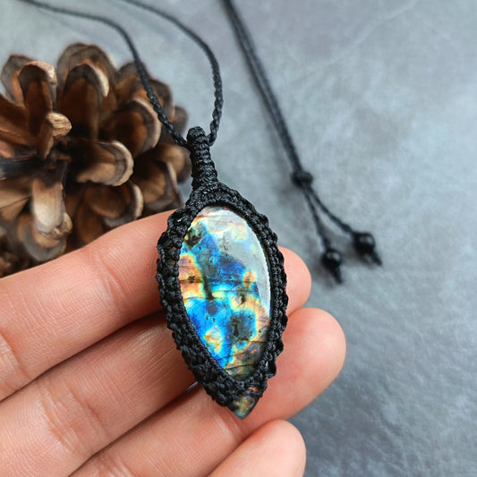Labradorite Macrame Necklace | Pendant size approx 5 cm