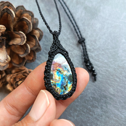Labradorite Macrame Necklace | Pendant size approx 4.3 cm