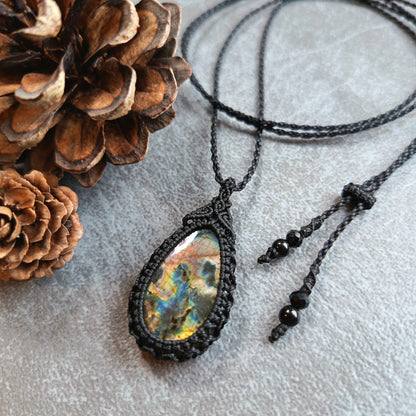 Labradorite Macrame Necklace | Pendant size approx 4.3 cm