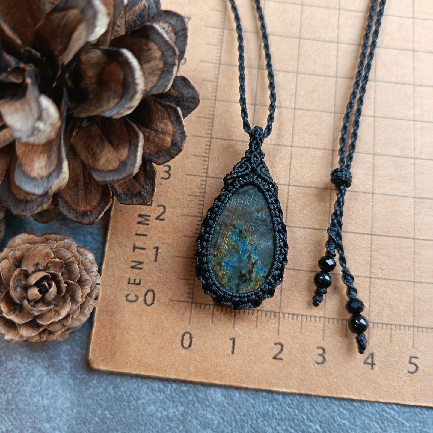 Labradorite Macrame Necklace | Pendant size approx 4.3 cm