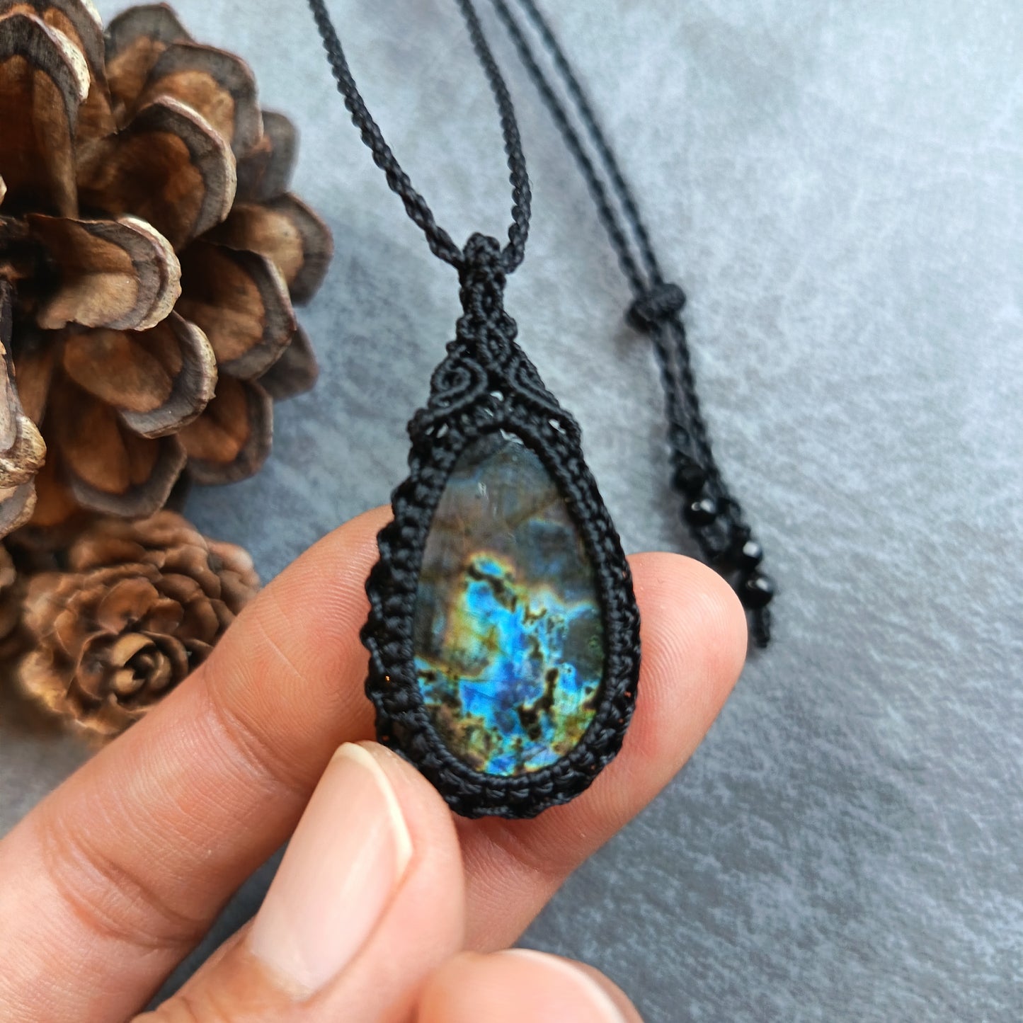 Labradorite Macrame Necklace | Pendant size approx 4.3 cm