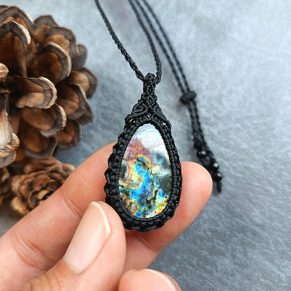 Labradorite Macrame Necklace | Pendant size approx 4.3 cm