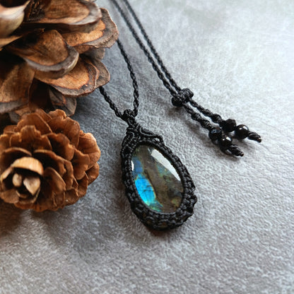 Labradorite Macrame Necklace | Pendant size approx 3.5 cm