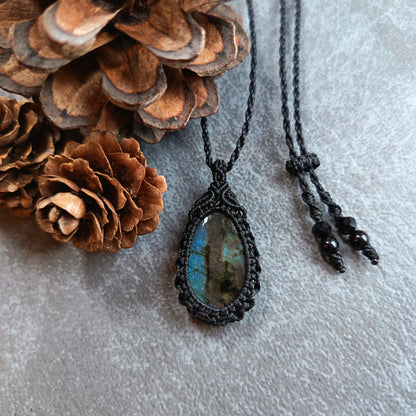 Labradorite Macrame Necklace | Pendant size approx 3.5 cm