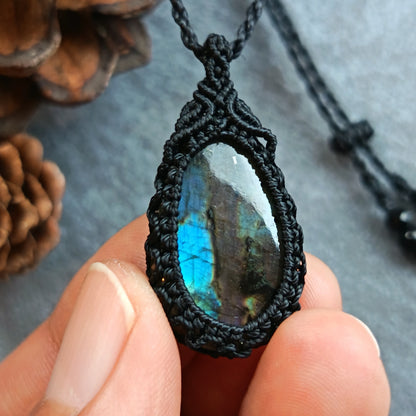 Labradorite Macrame Necklace | Pendant size approx 3.5 cm