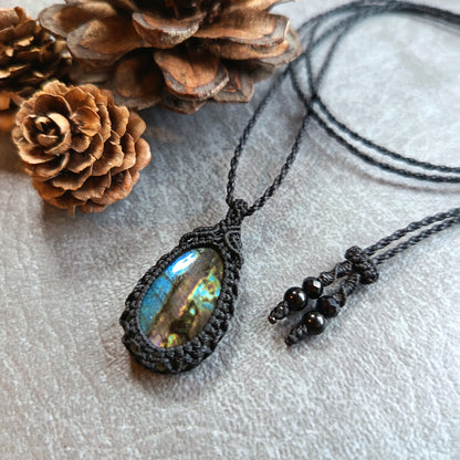 Labradorite Macrame Necklace | Pendant size approx 3.5 cm