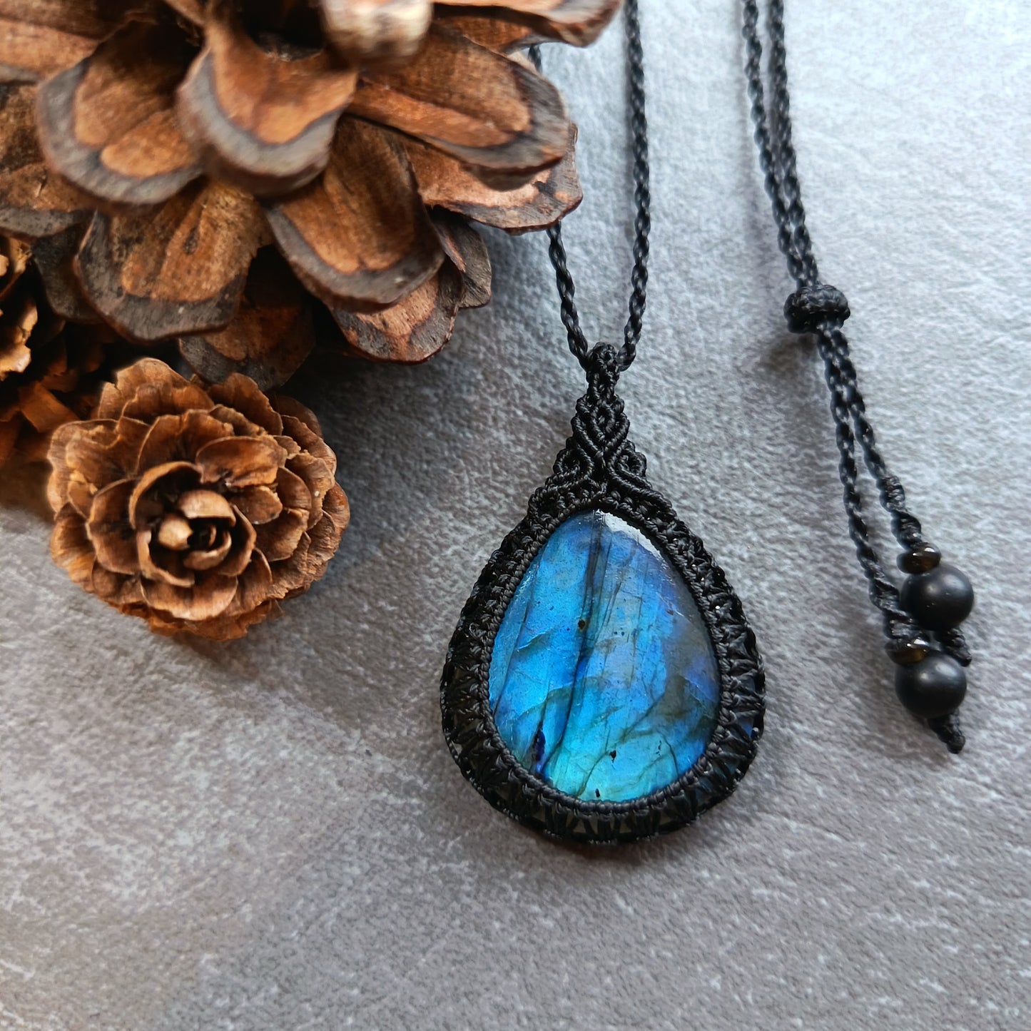 Labradorite Macrame Necklace | Pendant size approx 5.7 cm