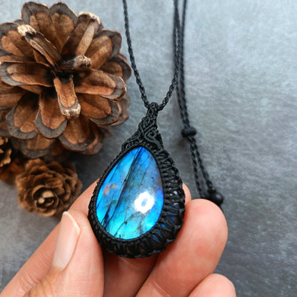 Labradorite Macrame Necklace | Pendant size approx 5.7 cm