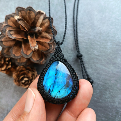 Labradorite Macrame Necklace | Pendant size approx 5.7 cm