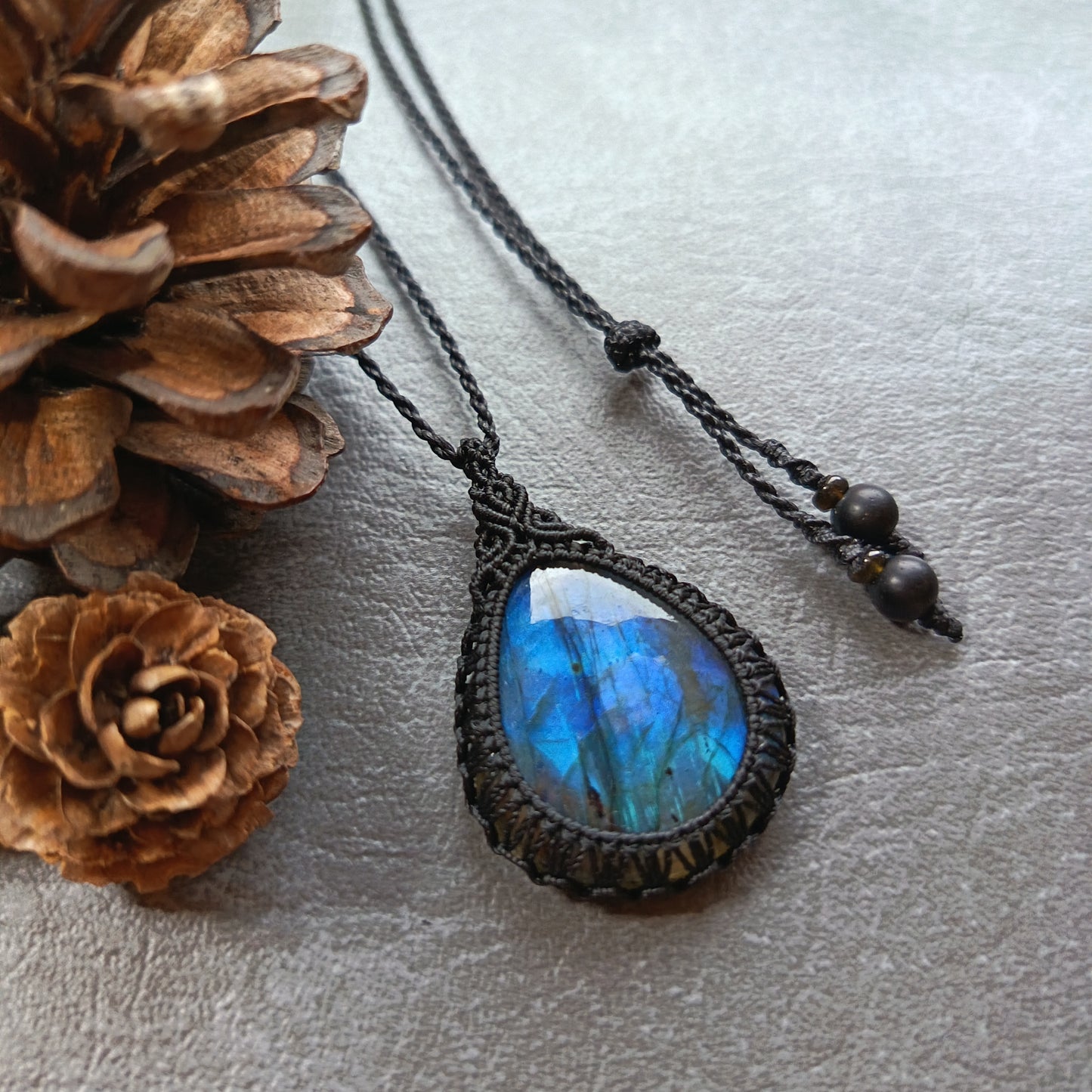 Labradorite Macrame Necklace | Pendant size approx 5.7 cm